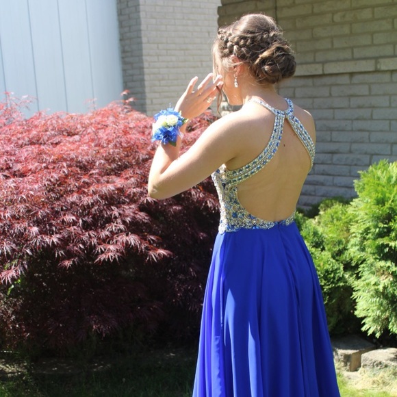 Dresses & Skirts - Selling this prom dress!